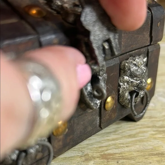 Vintage Wooden Trinket Box with Silver Accents - Picture 4 of 5